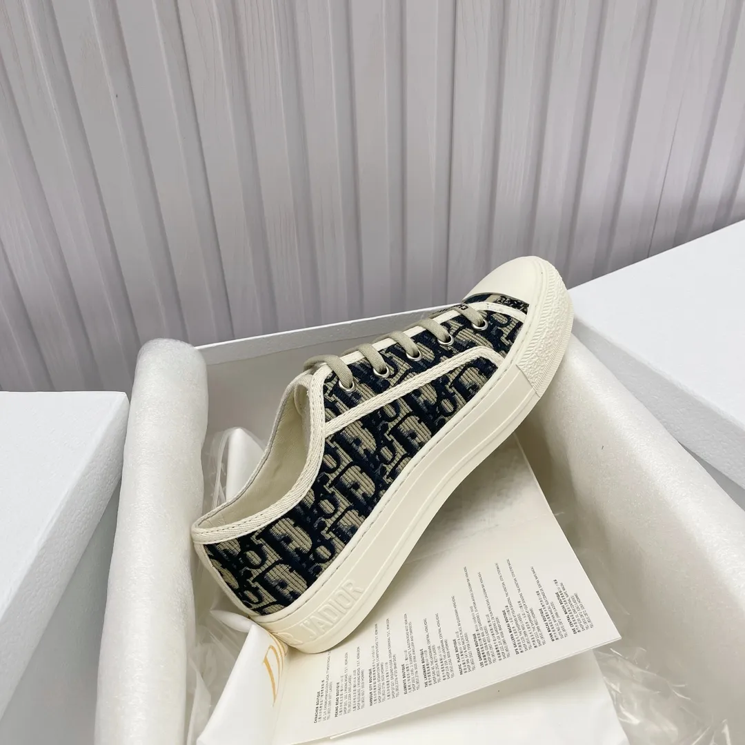 👟👟Ex-factory price 480👟👟 Women's Shoes Women's Clothing Women's Shoes Women's Shoes Women's Clothes Women's Shoes Factory Ready Stock High Quality Dior (Dior) flat sneakers with fully embroidered iconic patterns 👟👟 Women's Shoes Women's Clothing Women's Shoes Women's Clothing Women's Shoes Women's Clothing ♦️Top quality in the market🎗Hot model in foreign counters🎗Non-common imitation version in the market🎗🔳The fabric is made of Italian🇮🇹imported fabrics❗️Embroidered upper, original mold injection Logo frosted five-pointed star outsole🔳Inside imported lambskin + high elasticity injection molding mold Logo foam feet Code number: 35 to 42